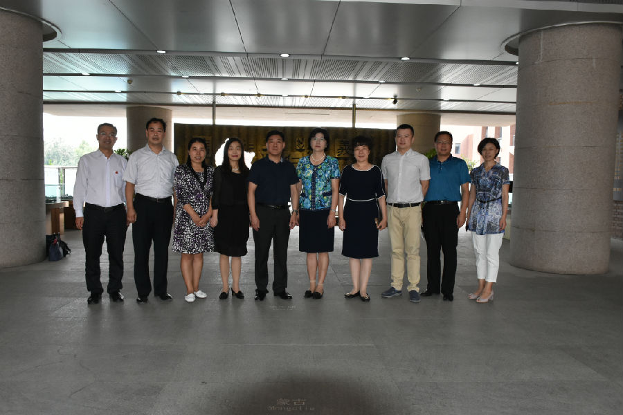 1.Beat365官网副校长一行与石家庄市教育局副局长马建国、石家庄市第二中学党委书记赵洪合影.JPG